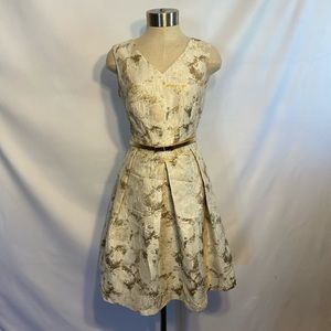 Ellen Tracy sleeveless gold and off white dress